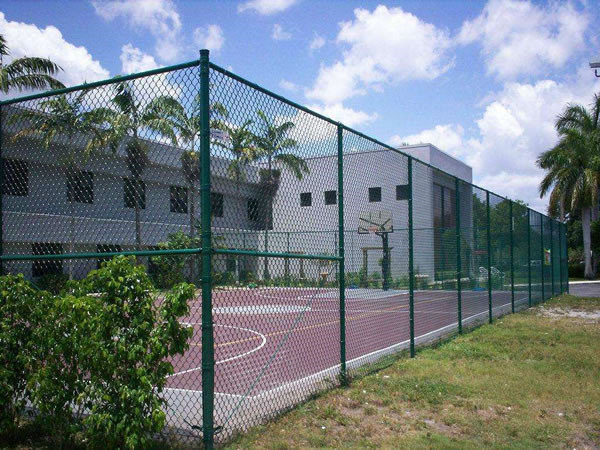 球場圍欄網廠家聯系方式